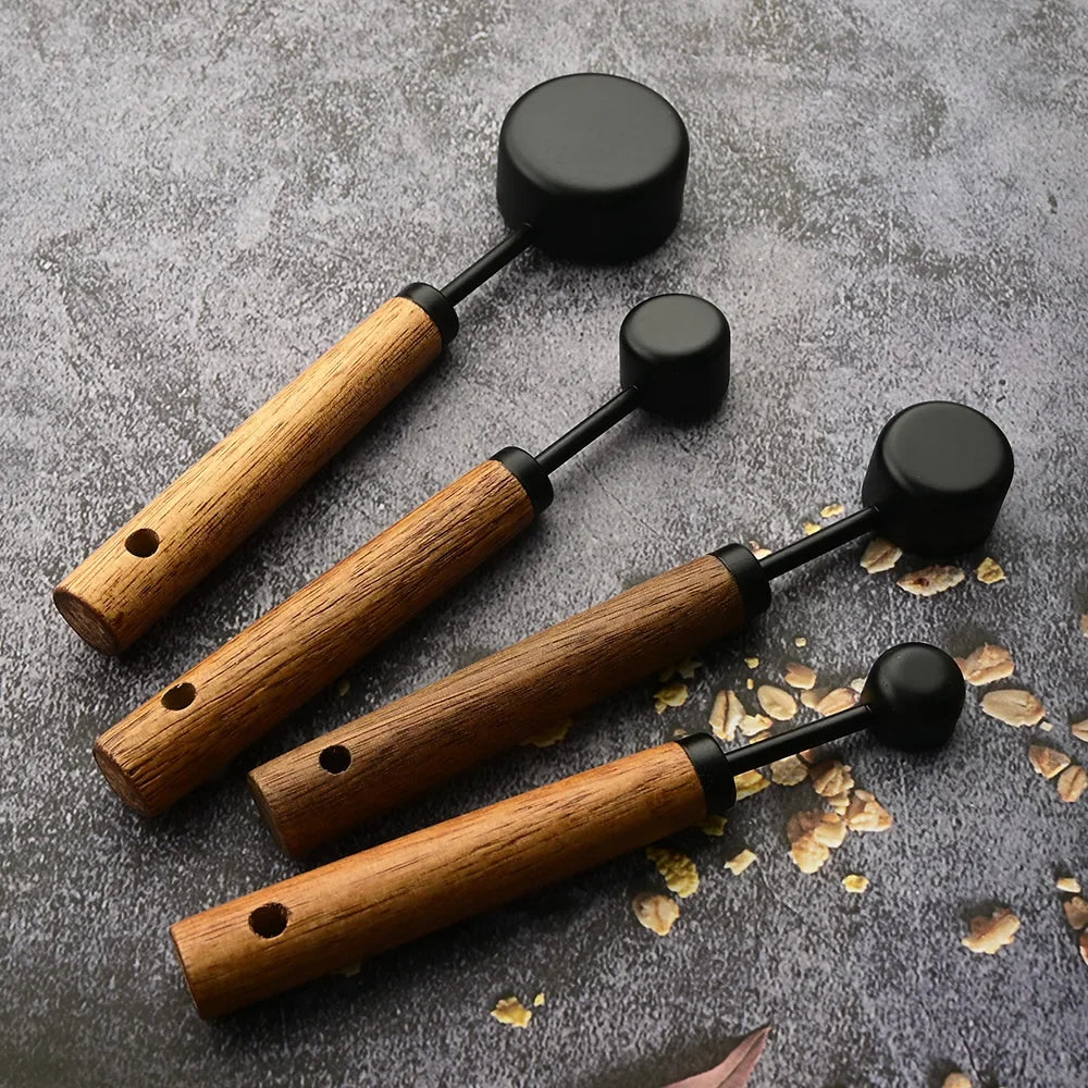 Maatbekers & Maatlepels met Houten Handvat — 8-delige RVS Bakset