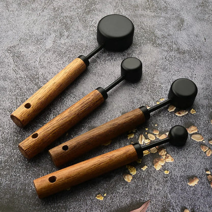 Maatbekers & Maatlepels met Houten Handvat — 8-delige RVS Bakset